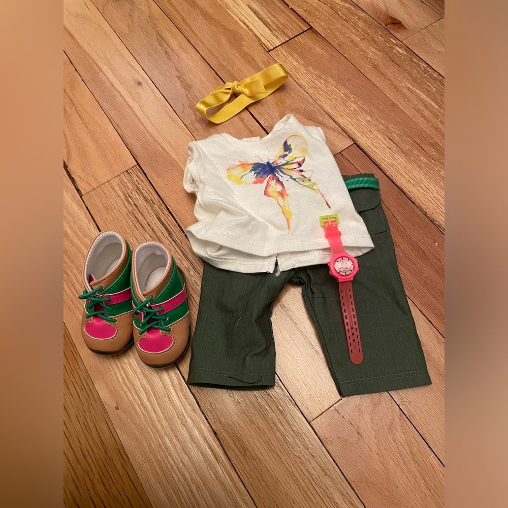 AMERICAN GIRL Lea’s Rainforest Hike Outfit